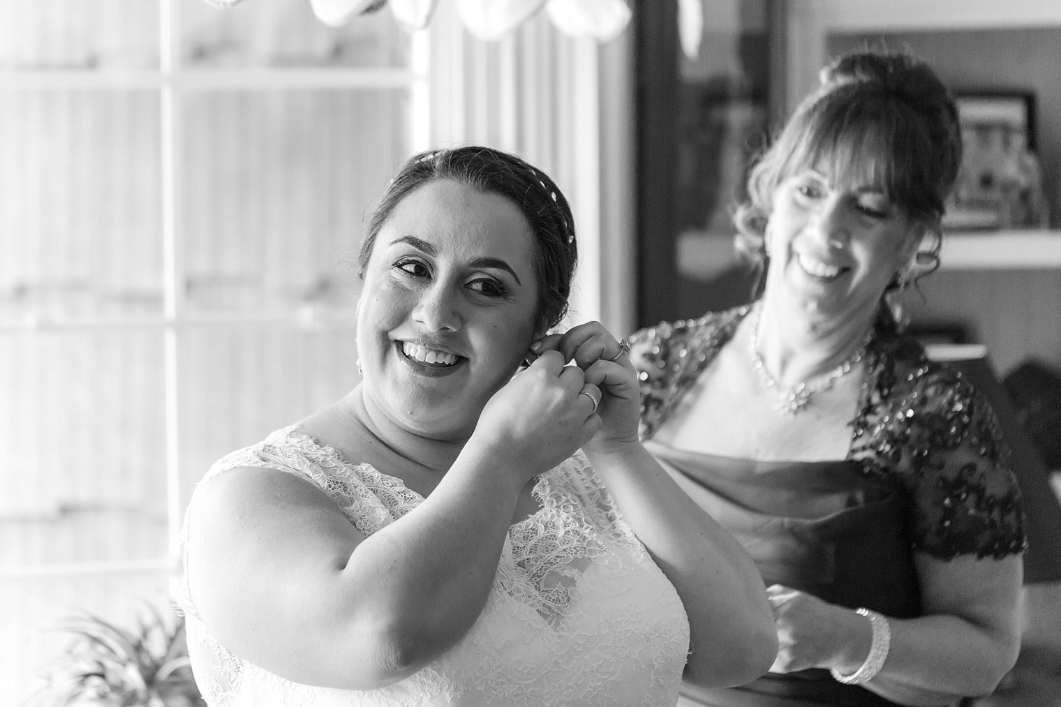 Primavera Regency Wedding Photos bride getting ready 