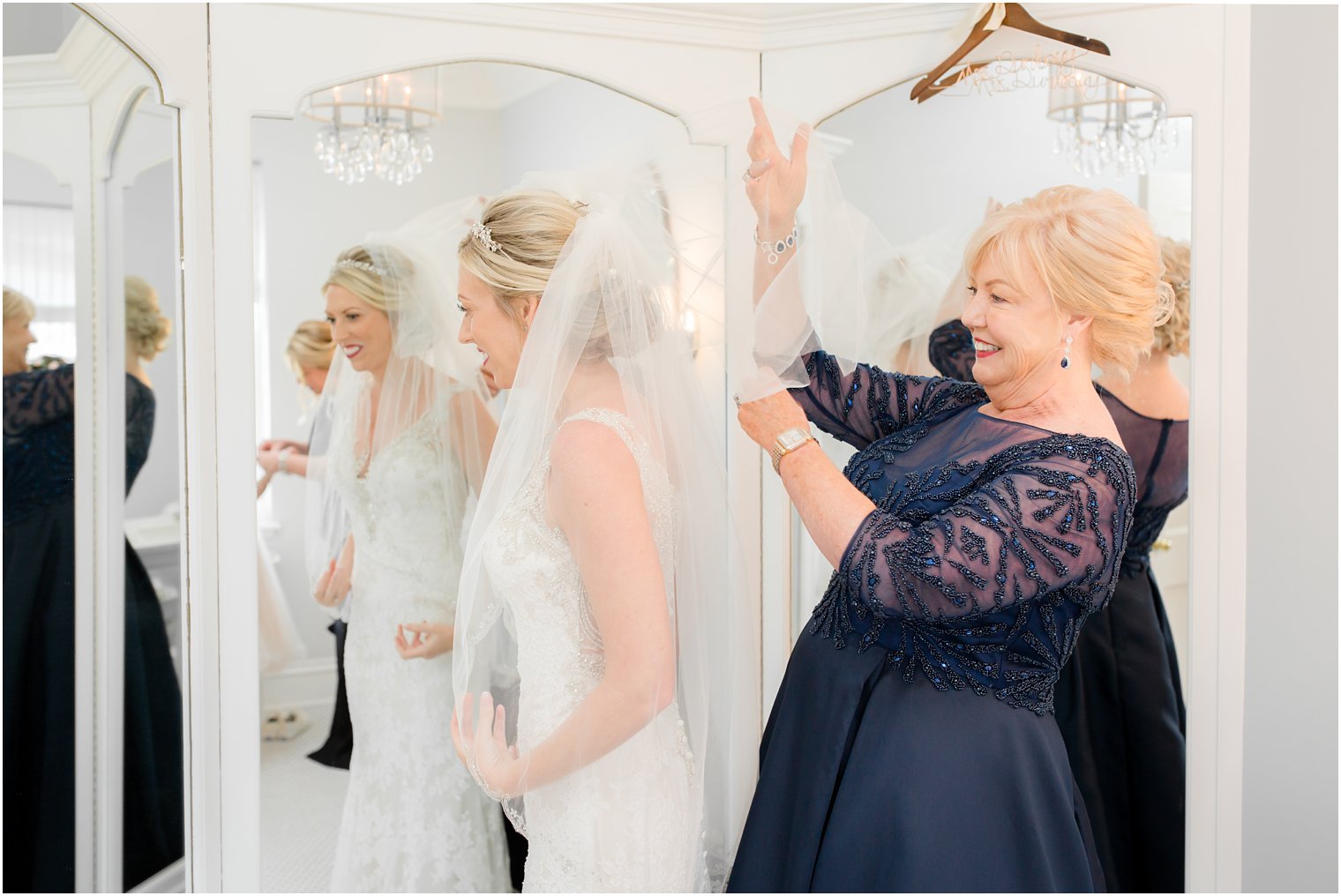 mom helps bride with veil for Huntingdon Valley Wedding day photographed by Idalia Photography