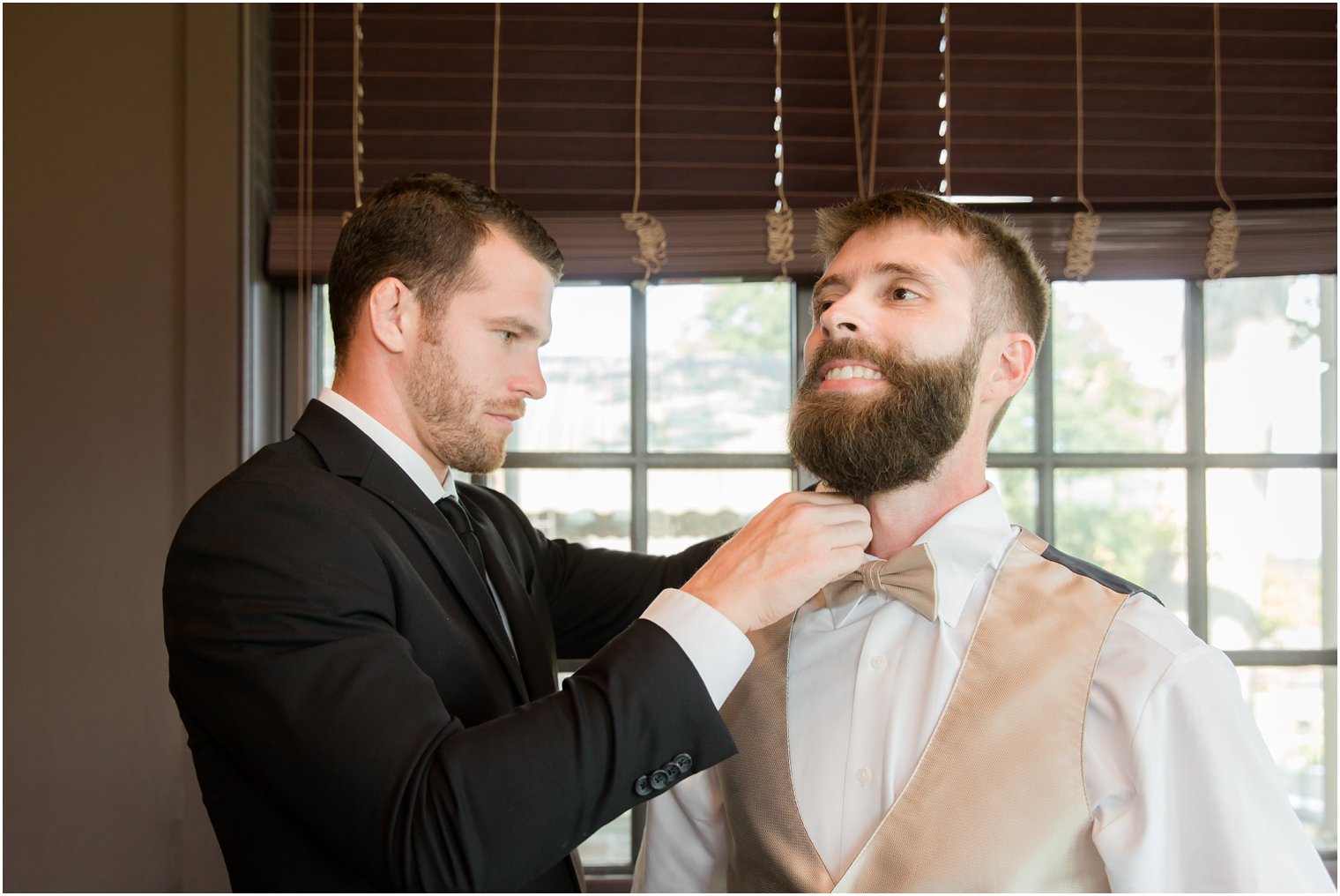 groom and groomsmen prep for wedding day at Huntingdon Valley Country Club photographed by Idalia Photography