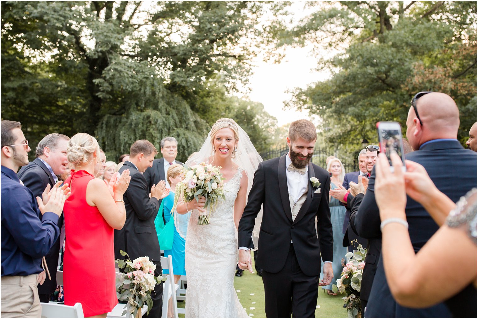 outdoor wedding ceremony Huntingdon Valley Country Club photographed by Idalia Photography