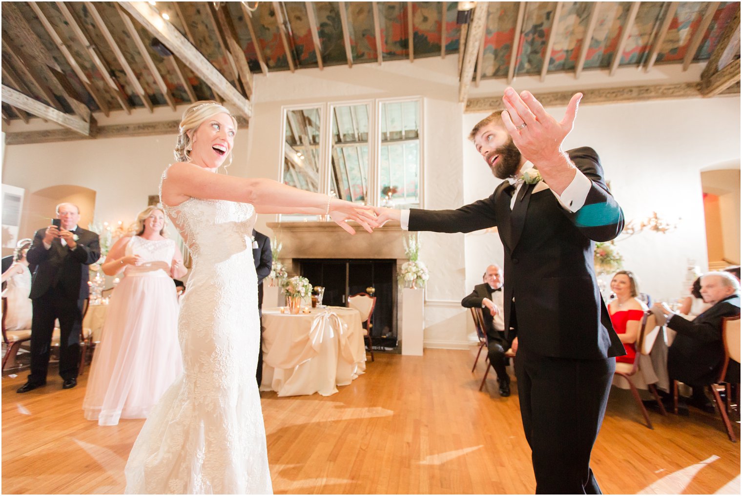 first dance at Huntingdon Valley Country Club photographed by Idalia Photography