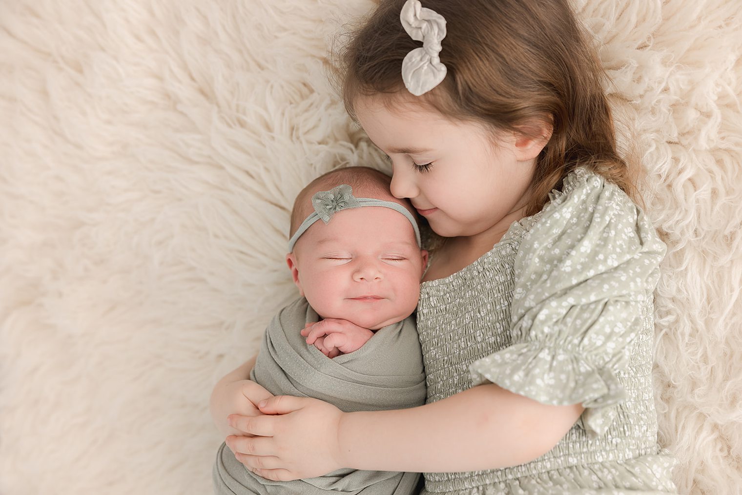 baby girl with her sister 