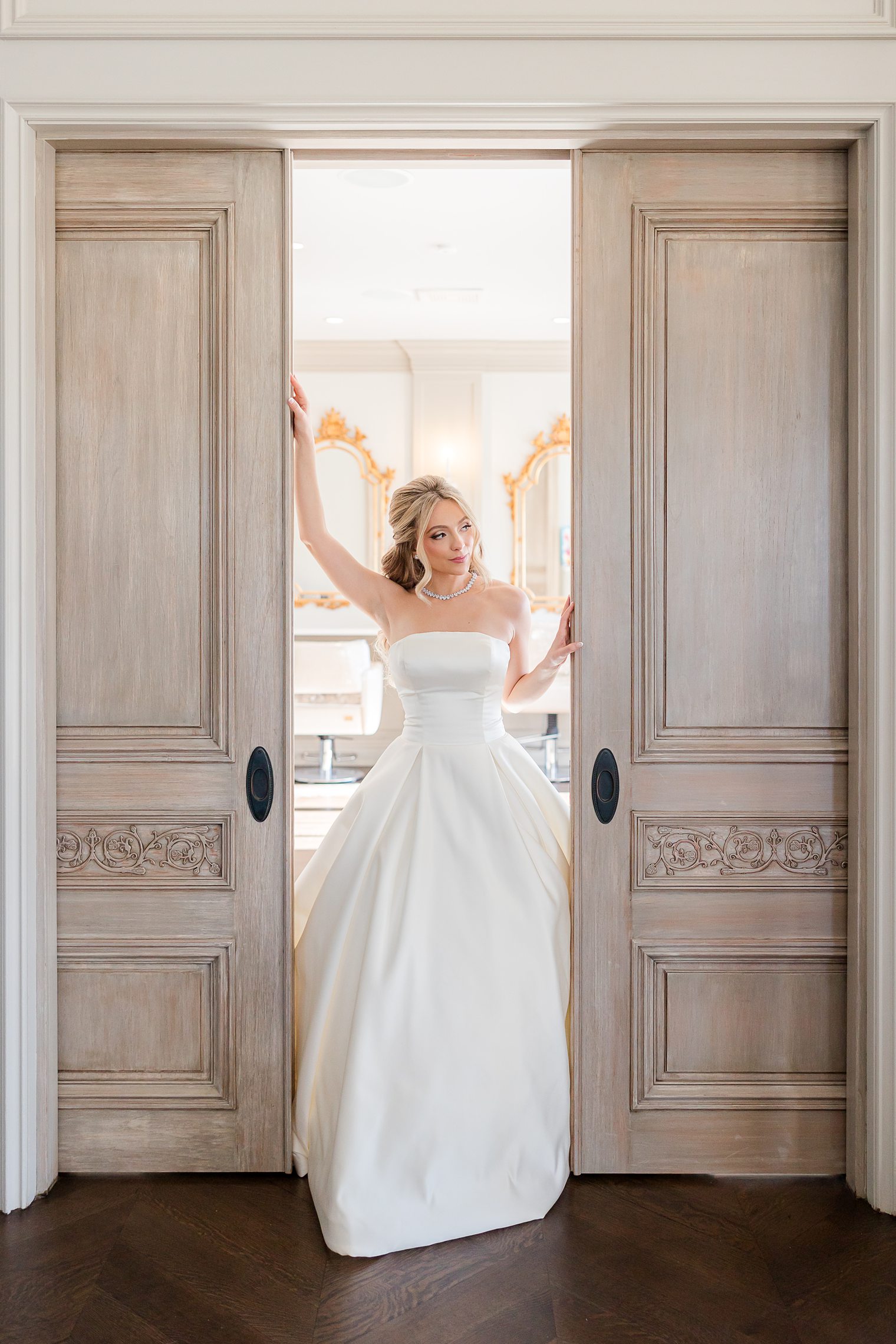 beautiful bride posing for her wedding day at Park Chateau