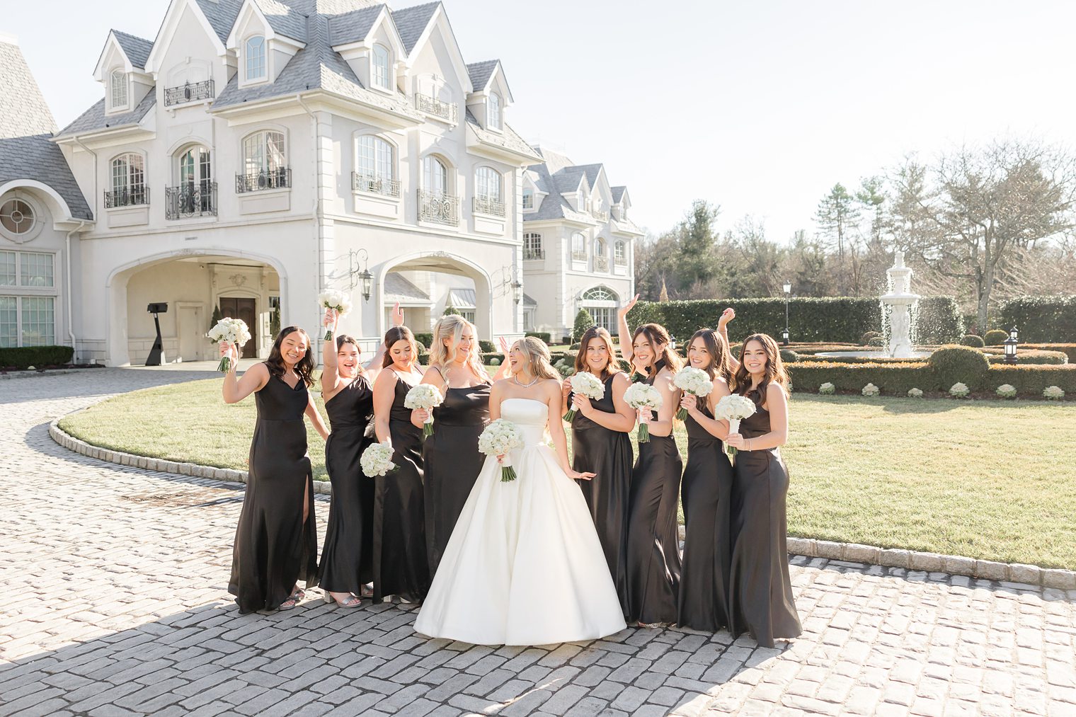 bride and her bridesmaids 