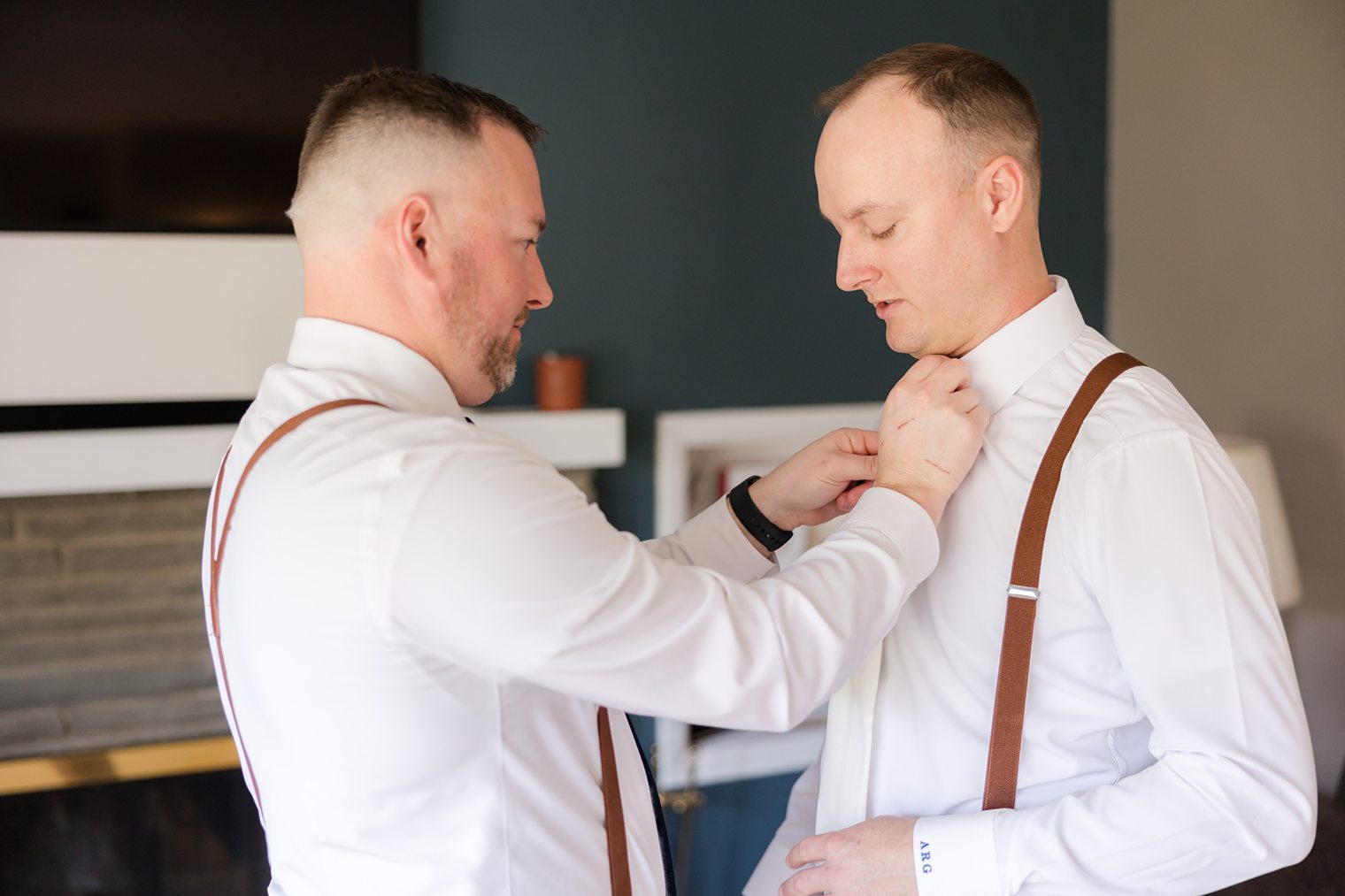 one of the best men helping the groom to get ready