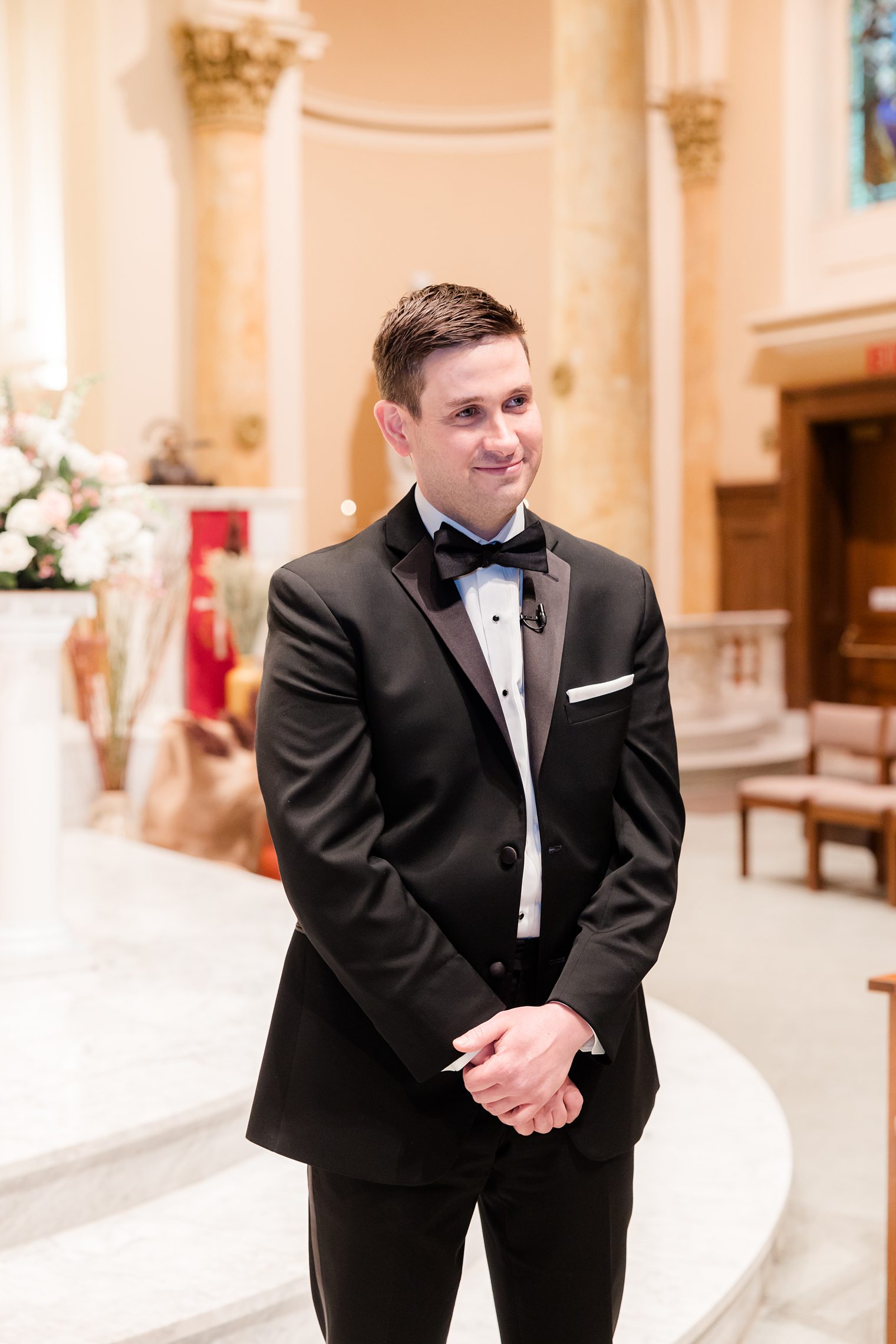 groom waiting to his bride 