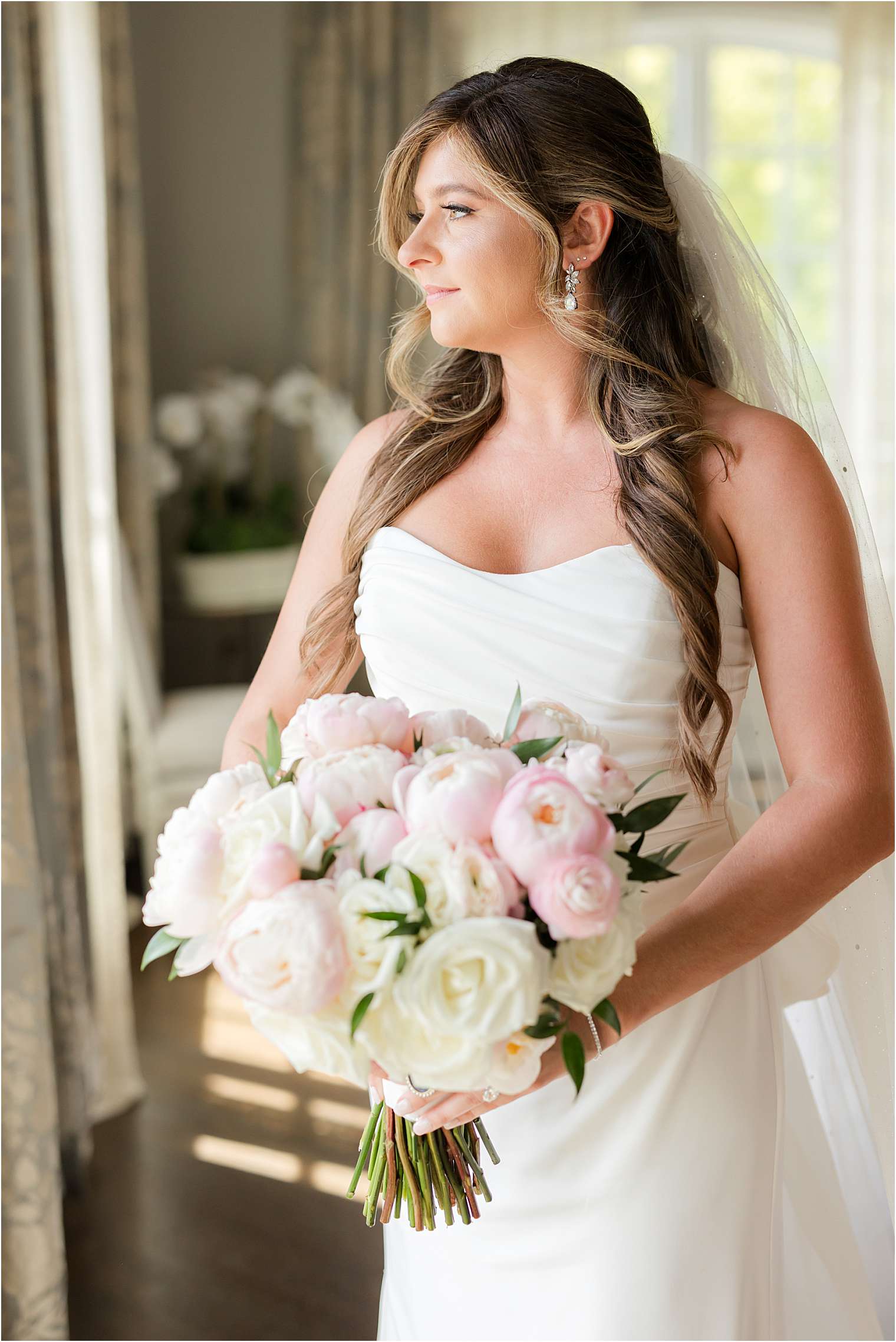 beautiful bride holding her bouquet