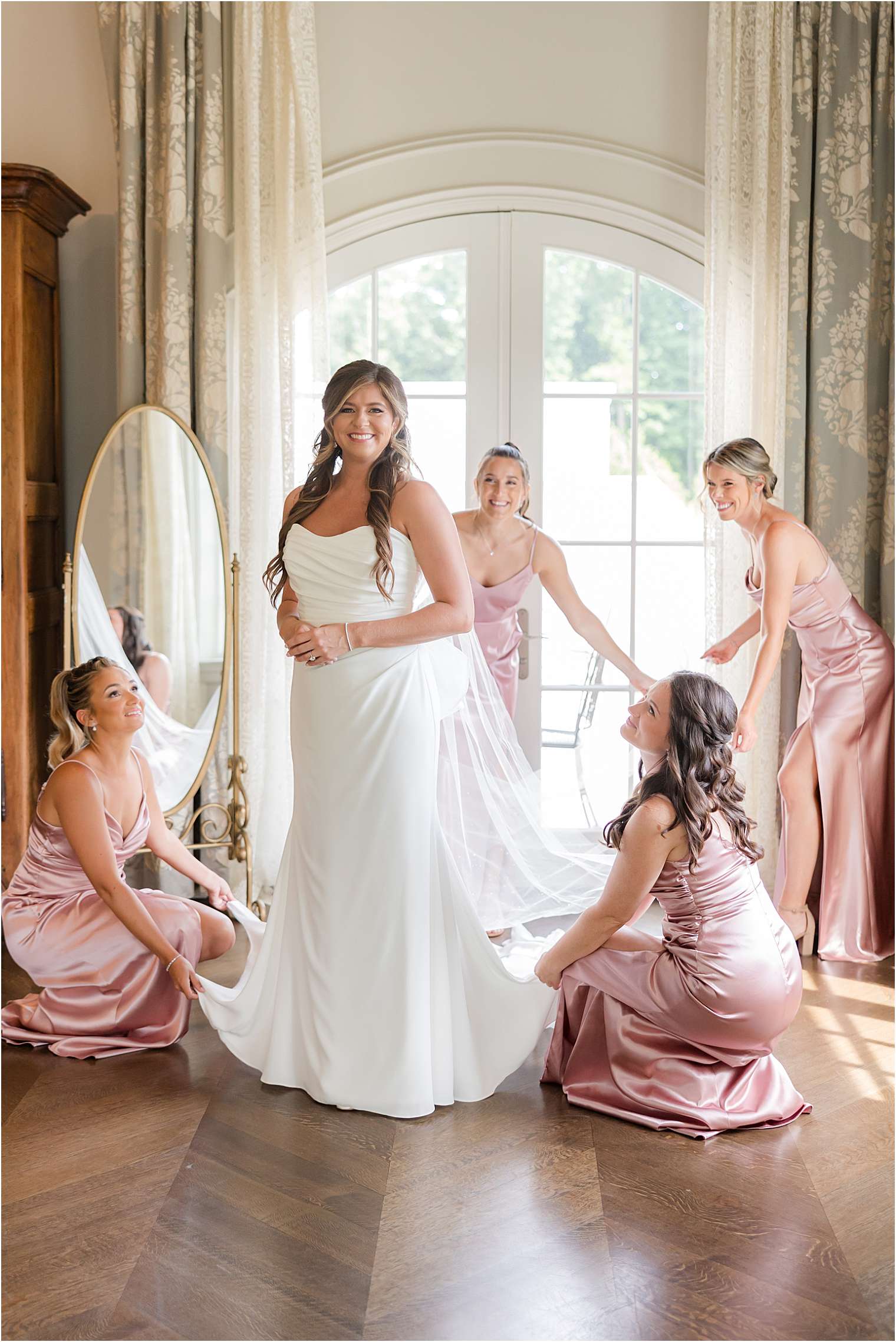 bride with her bridesmaids 