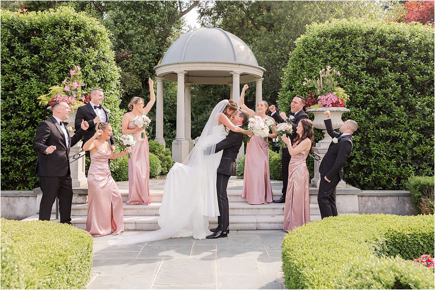 Bride and groom with their bridesmaids and groomsmen