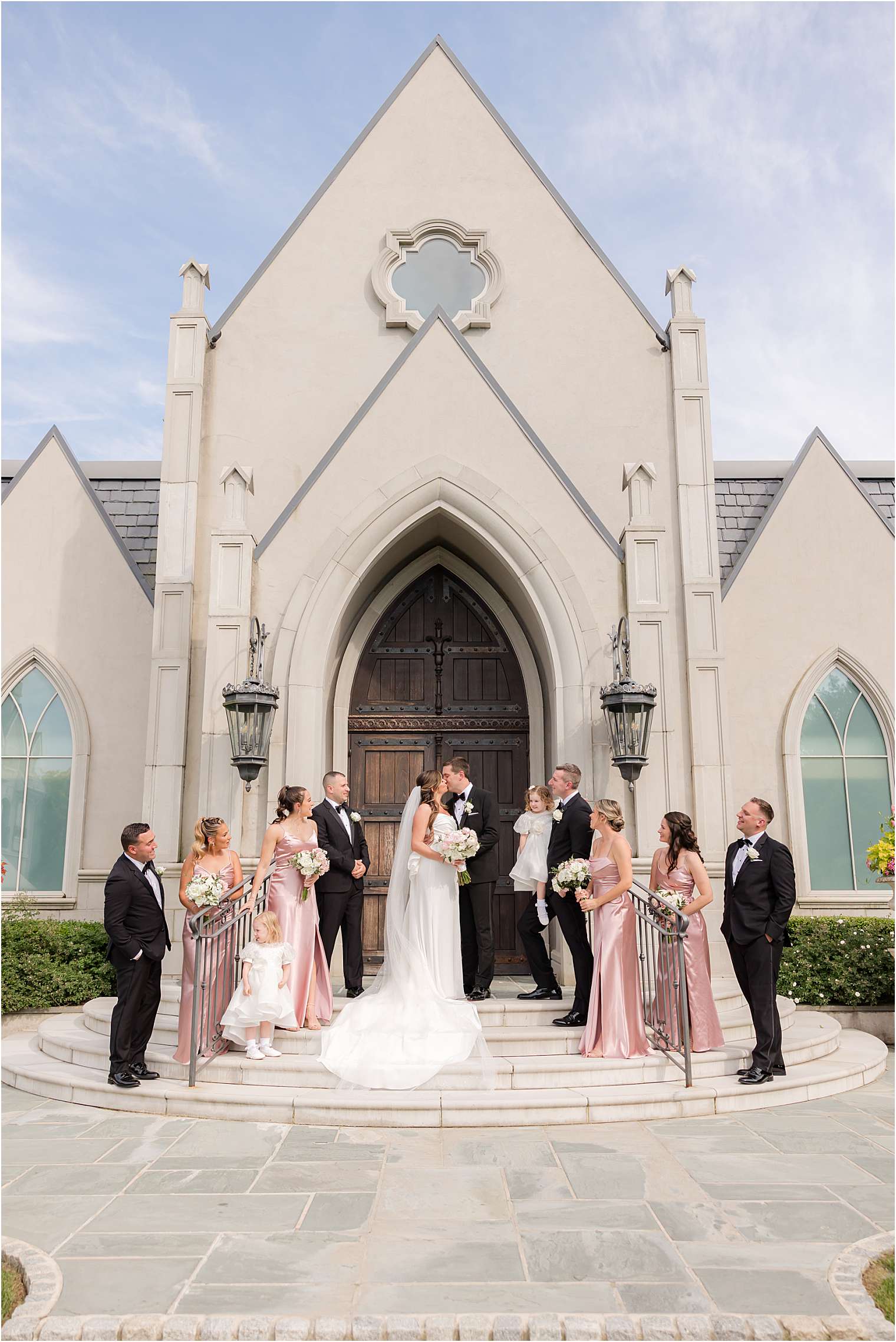 Bride and groom with their bridesmaids and groomsmen at the chapel