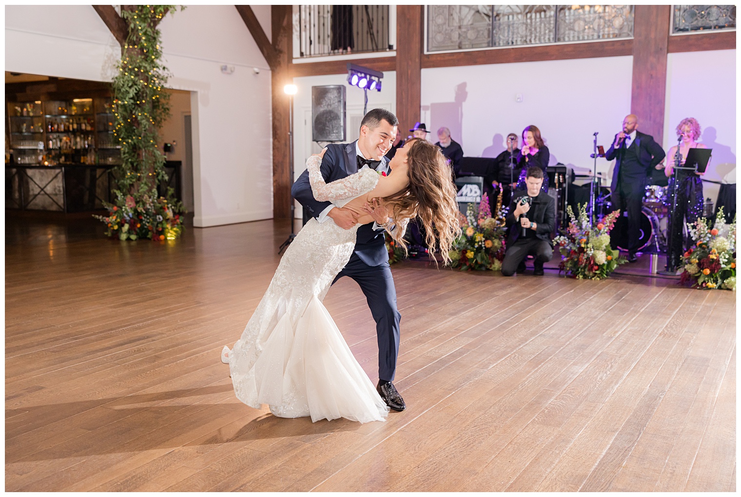 Husband and wife first dancing