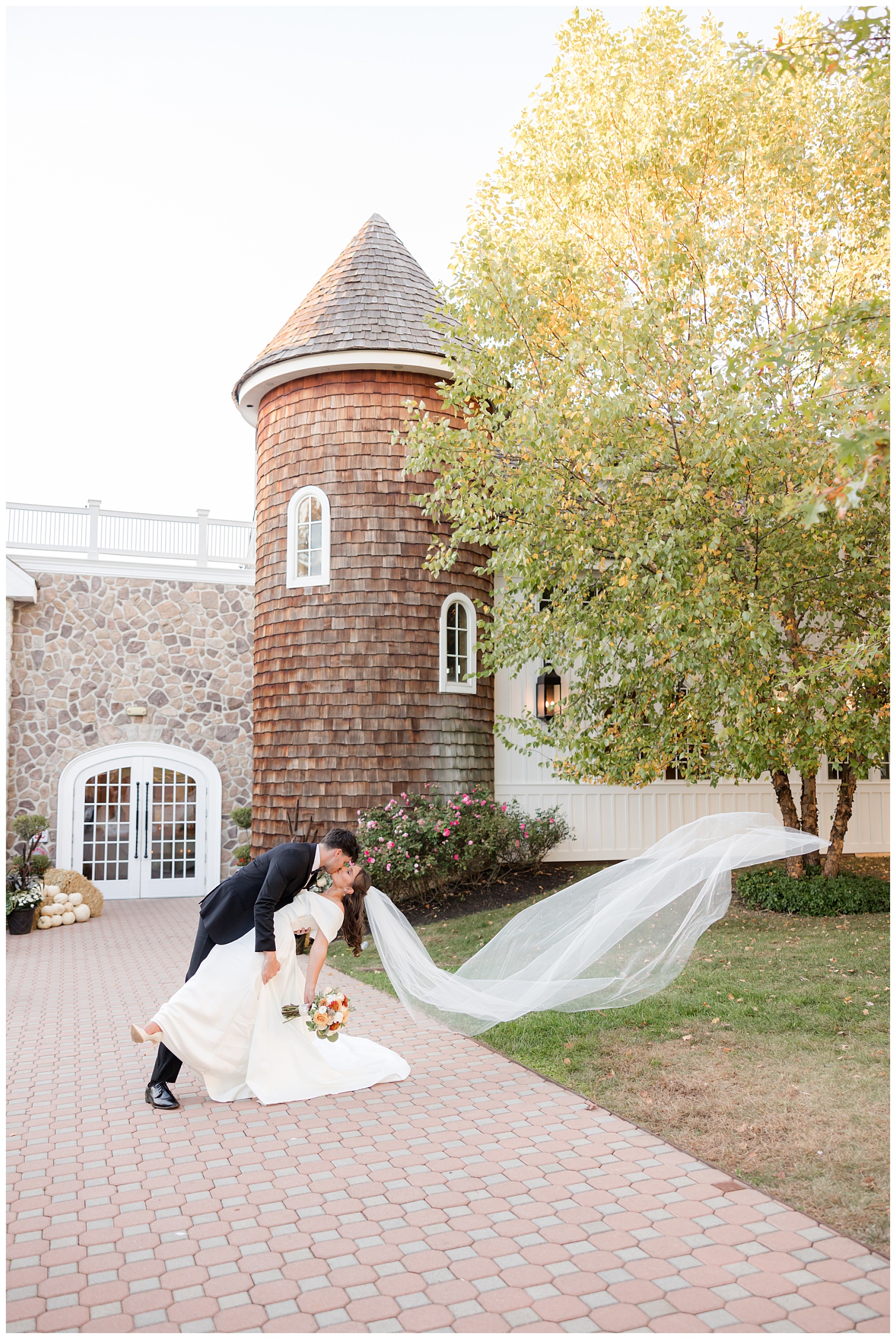 groom and bride kissing